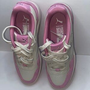 Puma Girls White and Pink Low-Top Sneakers